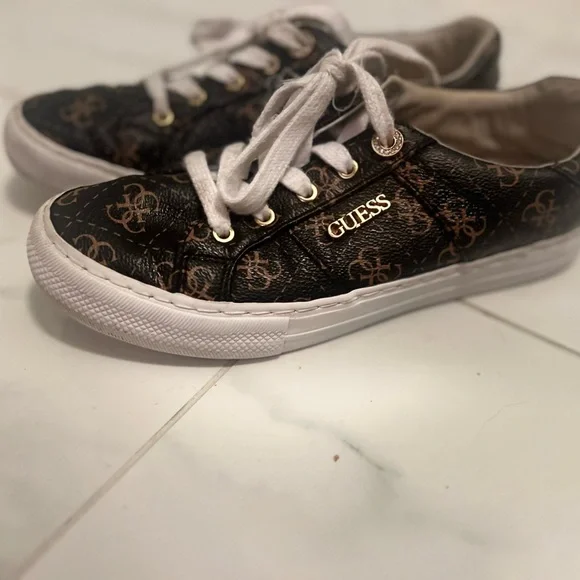 Guess Women's Loven Casual Sneakers. Gold/Brown. Size 7.5 - Picture 2 of 10